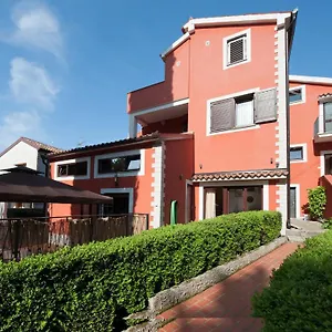 https://house-mitic.in-istria.net